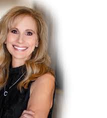 Lisa Loeser's Instagram, Twitter & Facebook