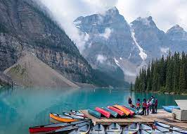 It was very nice that the regatta leadership made it easy to sign up for sailing, paddle boards, and kayaks. Canoeing Lake Louise Inn