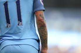 I migliori studi di tatuaggi sapranno soddisfare ogni tua richiesta. Kolarov Cuore Giallorosso E Destino Tatuati Sulla Pelle Tutte Le Strade Portano A Roma Foto Forzaroma Info