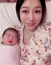 林可唯大有可唯- 生命真的好奇妙～這美麗的小東西在我的肚子裡孕育十個月～終於見到你，可以紮實的抱著你❤️❤️  全天下的母親們～你們真的好偉大🫡🫡🫡