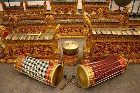 Bali memiliki pesona alam dan kebudayaan yang dapat memikat hati para wisatawan yang berasal dari berbagai macam negara di dunia. Alat Musik Tradisional Bali