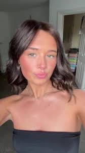 Lucy Feeney's Instagram, Twitter & Facebook