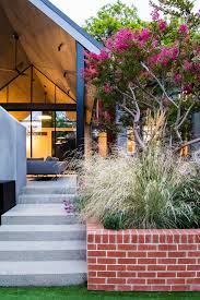 A Heritage Home Gets Modern Outdoor Entertaining Spaces And Gardens Design Milk Outdoor Entertaining Spaces Family Garden Urban Design Architecture