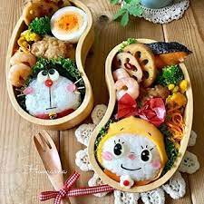 こんにちは 三角おにぎりで ドラちゃんとドラミちゃん 今日は久しぶりに雨が降っています 急に寒くなった感じ 皆様 体調にはお気をつけくださいね キャラ弁 お弁当 クッキングラム ドラえもん ドラミちゃん onigiriaction lun お弁当