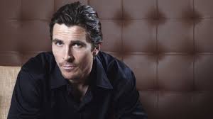 Starting his career as a child, bale emerged as one of the most versatile actors in the entertainment industry. Christian Bale Krasse Verwandlung Fur Neuen Film Backseat Leute Bild De