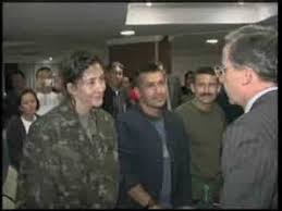 Ingrid betancourt was running for president of colombia when she was kidnapped by guerrillas in 2002. Emotivo Reencuentro De Betancourt Con Sus Hijos Youtube