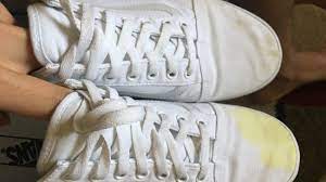 Take a clean expired toothbrush and apply the paste evenly on the whole shoes. How To Clean White Vans Experts Say Image Haven