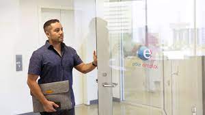 Pour chaque offre d'emploi restituée dans la liste, s'affichent : Formation Agent De Securite Pole Emploi Thesee Formation