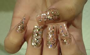 Aprende todo sobre las uñas acrílicas decoradas en ésta guía con videos e imágenes. Unas Decoradas Con Piedras Doradas Bling Nails Nails Love Nails