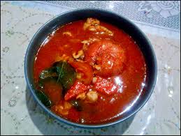 Bahagian atas daun tebal berkilau dan hijau tua, sementara bahagian bawah daun berliang dan hijau pucat. Resepi Tomyam Ayam Tanpa Daun Limau Purut Resepi Ayam K