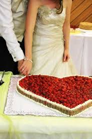 Hochzeitstorte Herzform Bildergalerie Hochzeitsportal24 Hochzeitstorte Herzform Klassische Hochzeitstorte Hochzeitstorte Herz