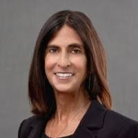 Kelly Bracher's Instagram, Twitter & Facebook