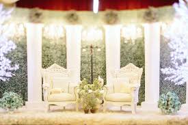 Shikin And Yan Ho S Coral And Green Intercultural Wedding Intercultural Wedding Wedding Deco Wedding