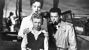 In this film the martians land close to a farmstead, the only witness is a young boy named david. Invasion Vom Mars Kritik Film 1953 Moviebreak De
