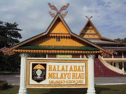 Rumah adat riau adalah rumah tradisional yanga sangat unik serta memiliki nilai budaya yang tinggi, setidaknaya terdapat 6 jenis dan nama. Mengenal 6 Jenis Rumah Adat Riau Sebagai Warisan Budaya Melayu Rumah123 Com