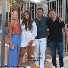 Kelly ripa's daughter, lola consuelos, is dropping some serious hit on her instagram feed after weeks of going social media silent. Pin On Kelly Ripa