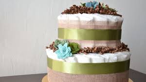 Diaper cake zum kleinen preis hier bestellen. How To Make A Diaper Cake 13 Adorable Diy Ideas