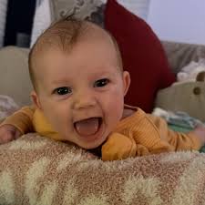 🎀Three months of Collyns Kay🎀 The best present of the year! She is  24inches and 13lbs! She has mastered rolling belly to back (still working 