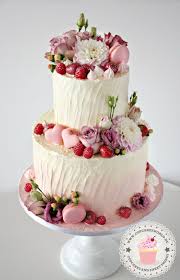 Praktische beispiele zu den kosten ihrer hochzeitsfeier helfen ihnen die meisten hochzeiten (etwa 80%) kosten zwischen 4.000€ und 8.000€. Wedding Hochzeit Julia Barwald Torte Hochzeit Obstkuchen Dekorieren Schone Hochzeitstorten