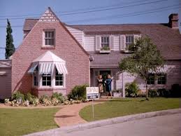 The 30 Most Iconic T V Homes Of All Time Tv Show House Famous Houses Home Tv
