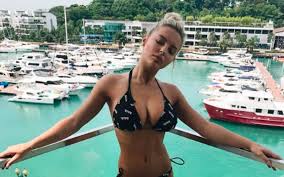Help us build our profile of kat kerkhofs! Veel Te Warm Luna Stevens Gaat Topless Nieuws365