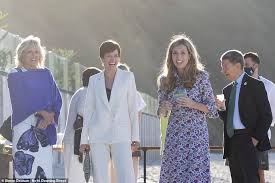 After having a fun time at the beach, both the ladies were seen with their husbands for a walkabout on the eve of a g7 summit. Freedomroo Boris And Carrie Swelter In Cornwall As They Greet More G7 Guests Australiannewsreview