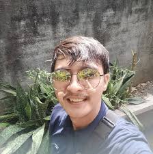 Golden Award My daughter Elcee receives award from the Peruvian Society of  Medicine and Intensive Care during the International Congress of Intensive  Care in Lima, Peru (I know this is immodest of