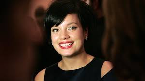 Lily Allen smidt ud fra herretoilet
