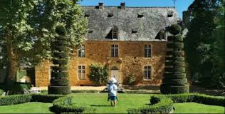Art topiaire dans les jardins du manoir d'eyrignac. Journees Du Patrimoine Visite Pieds Nus Jardin Du Manoir D Dordogne
