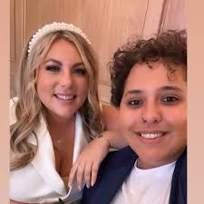 Danielle Rhone (@daniellerhone89)