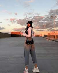 Faux Fur Bucket Hat Outfit For Fall Fashionactivation In 2021 Outfits With Hats Fashion Poses Photography Poses Women