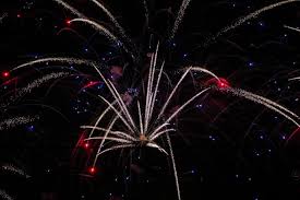 С баржи напротив «огней енисея», с острова татышев в районе «июня» и вантового. Gde Smotret Prazdnichnyj Salyut Na Den Pobedy 2019