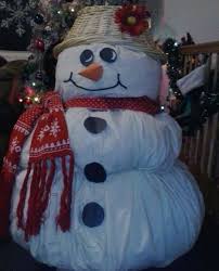 Diy Snowman Free Up Your Linen Closet Make A Giant Snowman Diy Snowman Decorations Christmas Party Crafts Christmas Window Decorations