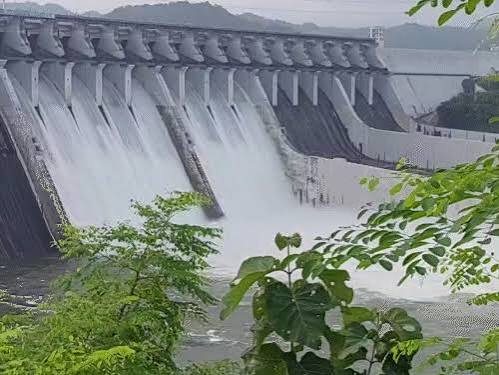 9 gates of Sardar Sarovar Dam were opened