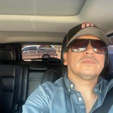 En representación del Secretario General de la Sección 28 del SNTE, Prof.  Ernesto Félix Tabardillo, el Prof. Juan Manuel Ortiz Sierras, Secretario  Técnico A, realiza una presentación formal ante la Lic. América