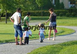Indemnizatia pentru cresterea copilului reprezinta singura sursa de venit a parintelui care sta acasa pentru a creste copilul mic, pana la varsta de 1 an sau 2 ani (3 ani in cazul copilului cu handicap). In Gorj 13 000 De Lei Cea Mai Mare IndemnizaÅ£ie Pentru Cresterea Copilului Stiri Locale De Ultima Ora Stiri Video Stiri Gorjeanul Ro