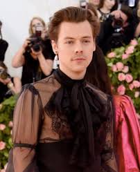 Harry styles sent fans into a frenzy on friday when he posted an instagram snap while holding a knotted ponytail — his knotted ponytail! Harry Styles One Direction Wiki Fandom