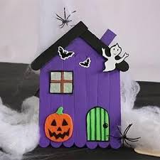 La Maison Hantee En Batonnets Decoration Halloween Bricolages Halloween Deco Halloween Maison