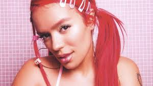 Karol G presume íntima foto desde el baño y recibe cientos de comentarios