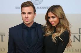 Liebeserklarung Und Standchen Toller Geburtstag Fur Gotze Gotze Spielerfrauen Gotze Freundin