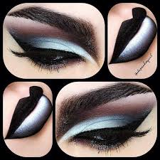 Black And Silver Eyeshadow Black Silver White Lips White Makeup Gothic Eye Makeup Black And White Makeup