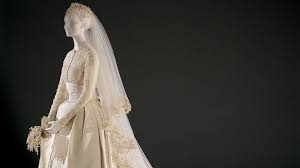 Her wedding dress was done six weeks, and is sewn of silk, tulle, taffeta and l brussels lace 125 years old. Philadelphia Museum Of Art Grace Kelly S Wedding Dress