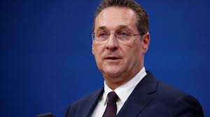 Politikeronline.at zeigt aktuelle postings aus twitter, facebook und youtube von österreichischen politikern und politkerinnen. Osterreich Heimliches Video Bringt Fpo Politiker Strache In Bedrangnis