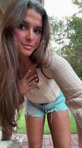 Chloe Hartman's Instagram, Twitter & Facebook