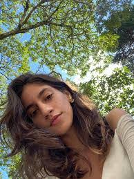 Julia Loreto's Instagram, Twitter & Facebook