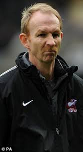 Scunthorpe sack Alan Knill, Brian Laws takes over