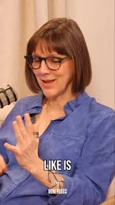 “Take a moment of presence... coming into the here and now.” ✨, Stacy  Syndrome just taught us the simplest way to ground yourself instantly:, 1️⃣  Place fingertips