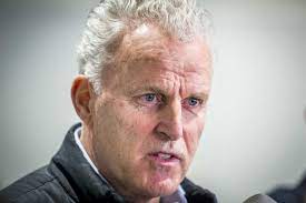 A video recorded just after the shooting shows that de vries is seriously injured on the ground. Misdaadjournalist Peter R De Vries Stond Op Dodenlijst Topgangster Peter R De Vries Neergeschoten Hln Be