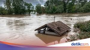(1) berharap agar pihak kerajaan dapat menyediakan rumah untuk mangsa banjir yang telah hilang. Banjir Terjang Sejumlah Daerah Di Jabar Ini Sebarannya