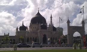 Dan antara masjid yang paling popular di malaysia terletak di alor setar, kedah darul aman. Zahir Mosque Alor Setar Tripadvisor
